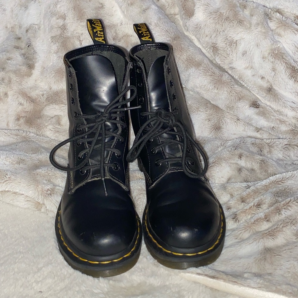 Dr Martens air wair womans combat boots 🥾 description explains the size